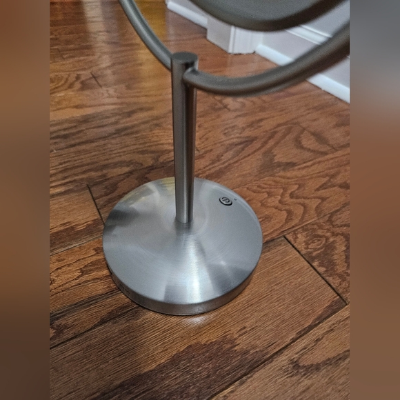 Conair Rechargeable Vanity Mirror, Nickel Used - Picture 8 of 9